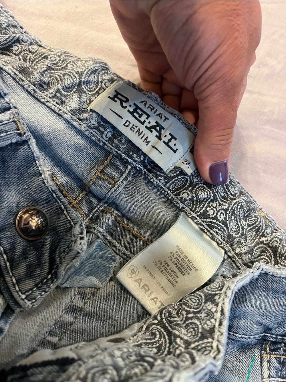 Size 28 long- Ariat Women's R.E.A.L. Mid Rise Whipstitch Boot Cut Jeans - Picture 4 of 6